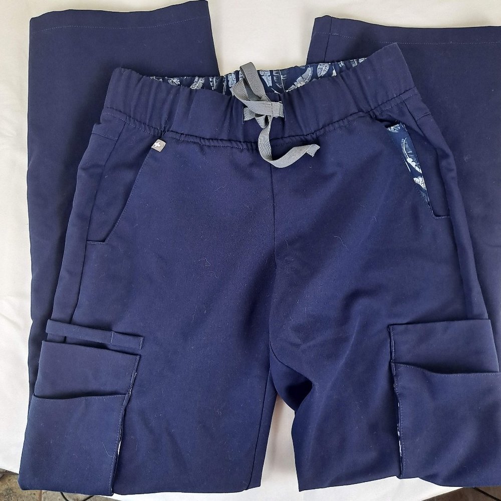 FIGS Size XXS Navy Blue Cargo Scrub Pants Blue Feather Print Accents Elastic Wst